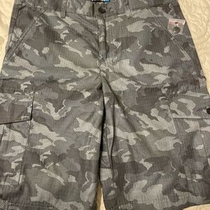 Tony Hawk Gray/Black Camo Cargo shorts. Size 16 Husky